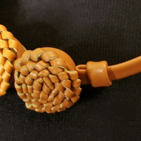 Romance Faux Leather Fringe Flower Short Statement Necklace 18 Inches In Length - Picture 3 of 7